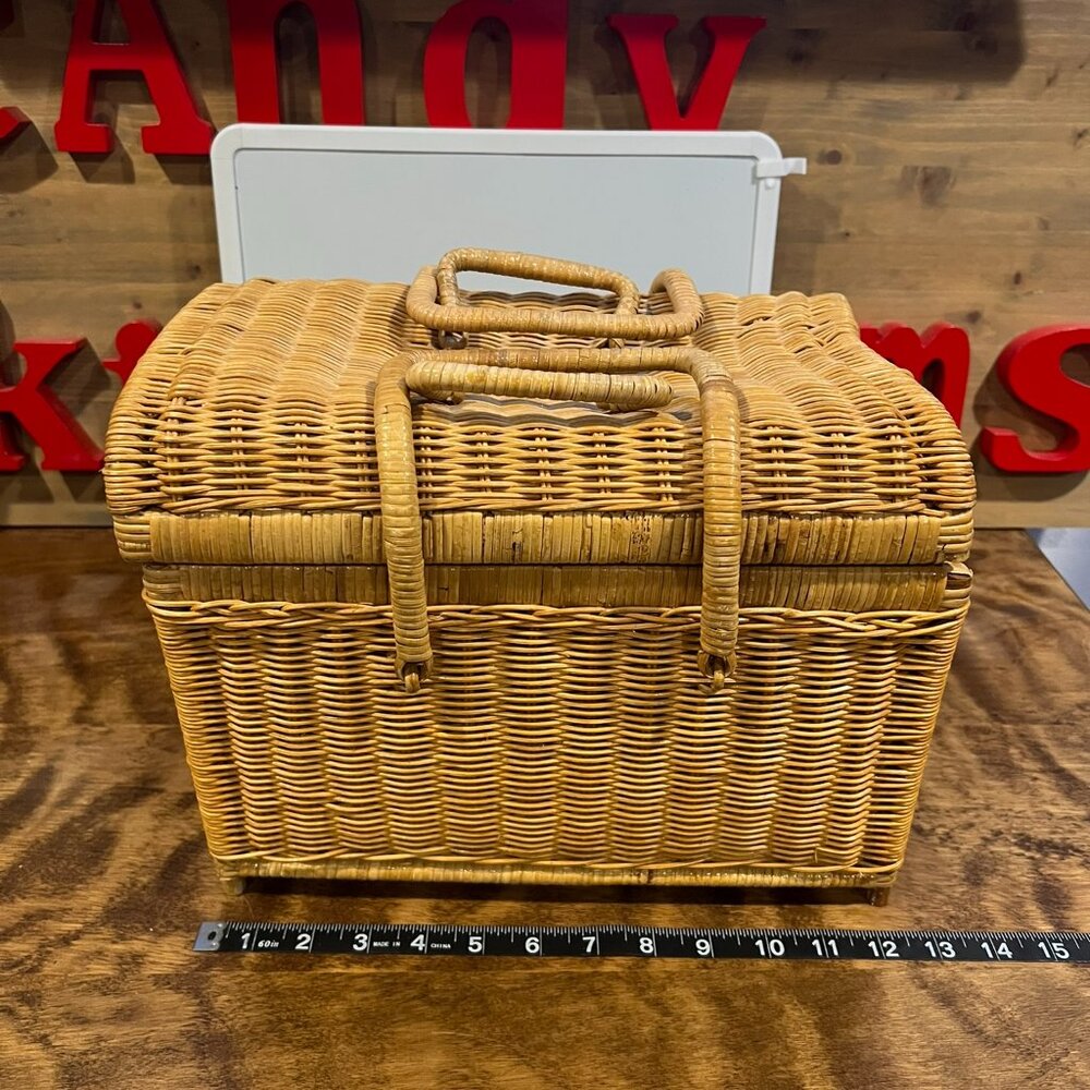 VTG Wicker Picnic Basket CJ
